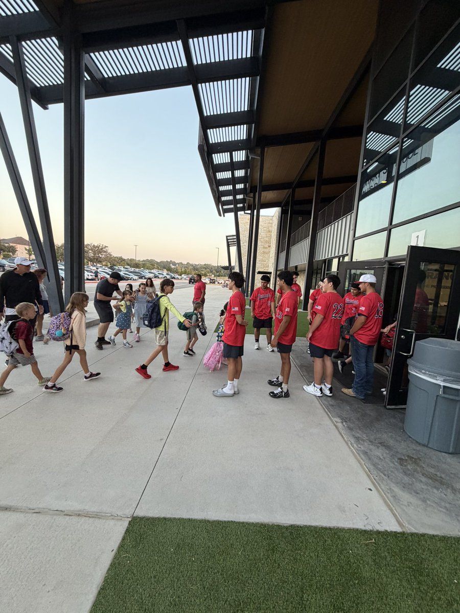 EastViewBSB's tweet photo. We are East View and we are one Georgetown! Good mornings, high fives, and positive energy to start the day off for our Wolf Ranch Elementary friends. https://t.co/O3Ht6cmbYV