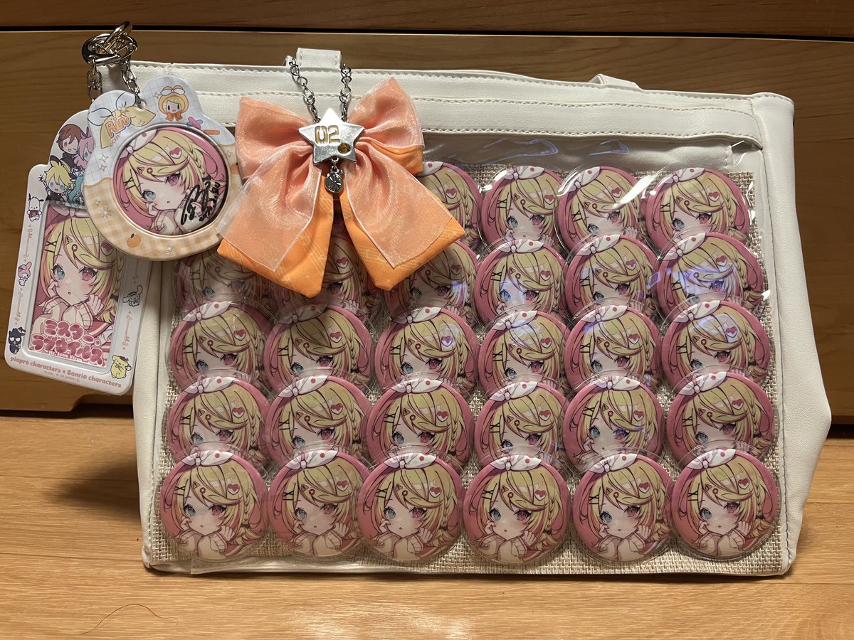 Melo__Tama's tweet photo. 東京での缶バッジと名刺も追加して一旦痛バ完成！

いい… https://t.co/UmJzbpoeVj