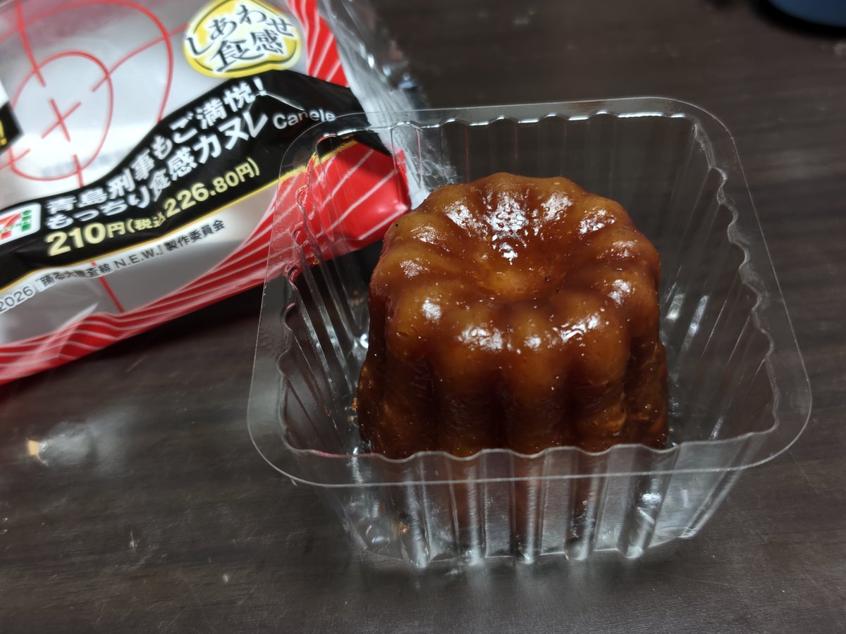 kiyo_500s's tweet photo. セブンから出た『踊る大捜査線』コラボのカヌレ
外カリ中もちて美味かった😋 https://t.co/VX105gCFke