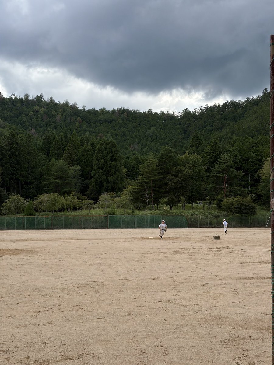 ktkwdbaseball's tweet photo. ⁡練習⚾️
・フリーバッティング
・守備基礎
・ノック
・ウエイトトレーニング
自分に厳しく、仲間にも厳しく！
自分たちで考え、今何が必要なのか、何をしないといけないのかを一人ひとりが考えて行動し��いきたいです！
お互いに指摘し合い、支え合うチームを目指して頑張ります！
 #北桑田 #高校野球 https://t.co/58ZEb9yRKy