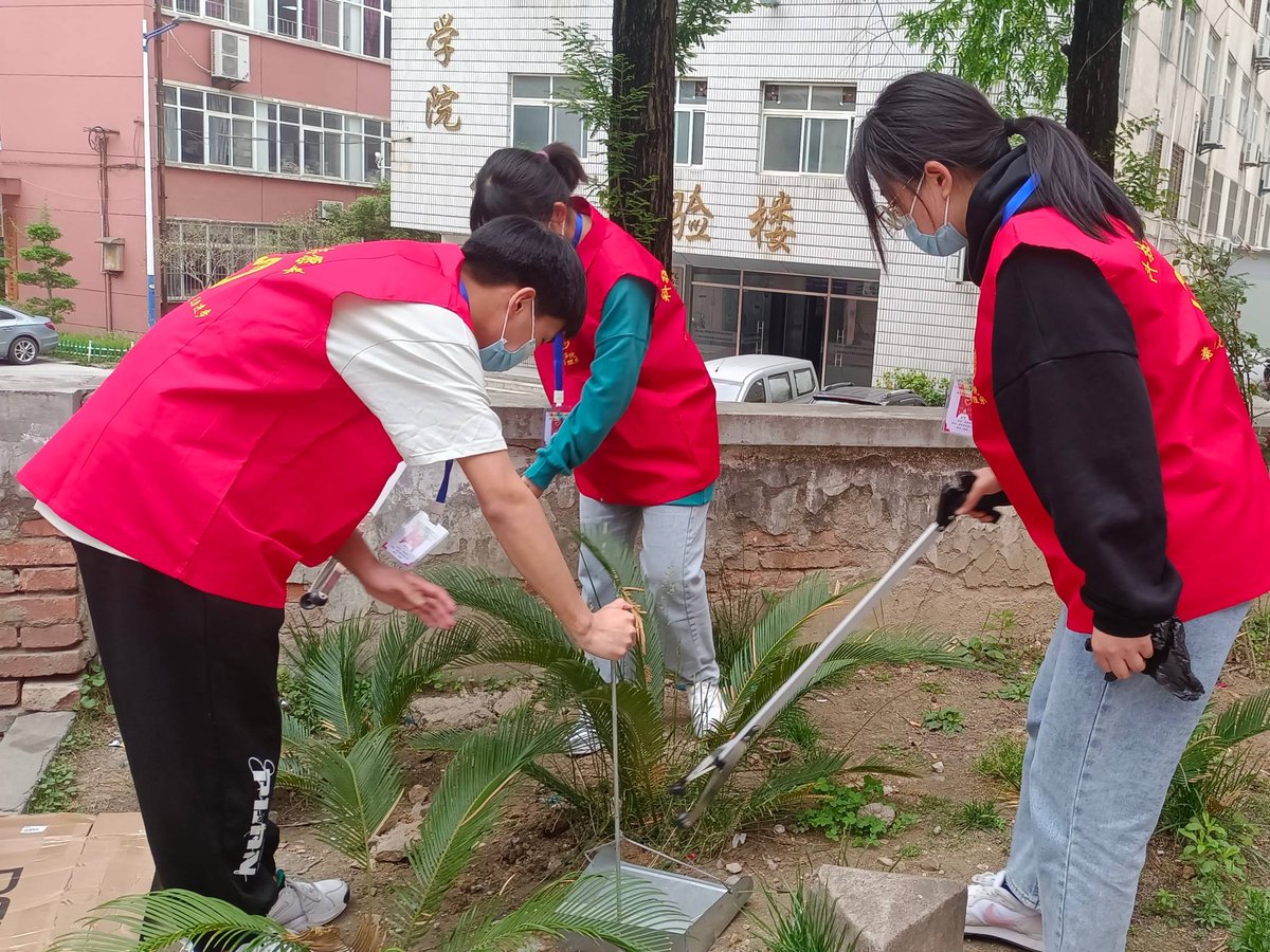 aeryg296713's tweet photo. Join our campus eco-volunteer activity this Saturday! We’ll clean up the west lake and plant 50 saplings. Meet at the student center at 9 AM. All are welcome~ https://t.co/aTudoTY3c0