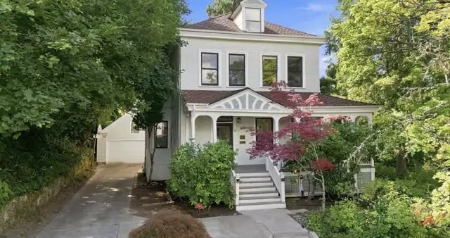 pnwscottbear's tweet photo. NW Portland features a variety of home styles, tree-lined streets, and vibrant restaurants and shops along NW 21st and 23rd Avenues. Discover your next 97210 ZIP code Portland home at https://t.co/U0FFKBcEFg
ππ π
#gaybear #gayportland #gayrealtor #shopping #fall #scottbear https://t.co/R3h8IY30zB