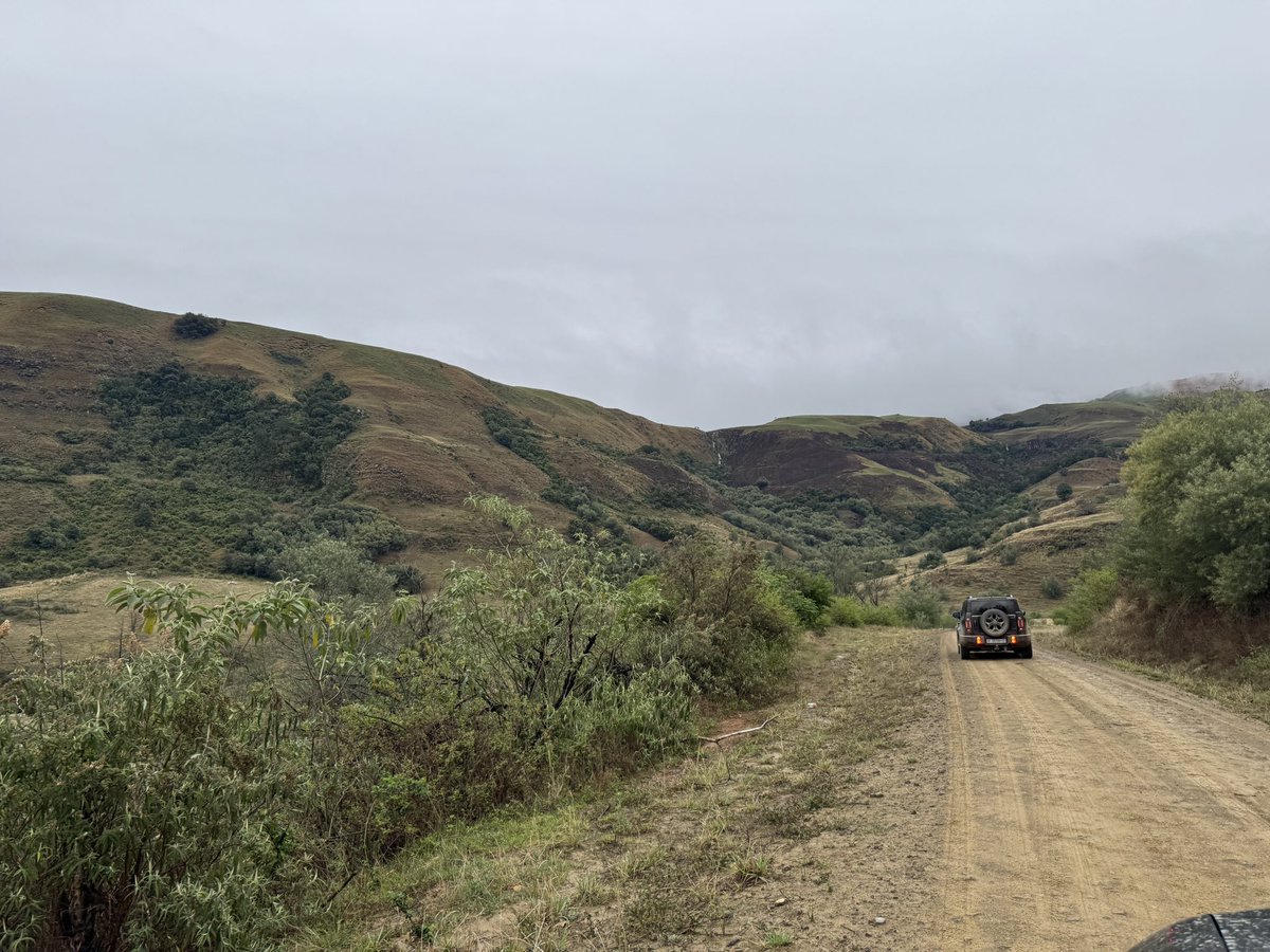 khuleonwheels's tweet photo. We’re not heading into Lesotho via Sani Pass. Instead, our journey is taking us through Himeville, with hopes of finding some snow along the way. We’ve hit the gravel now and put the…
#JetourSA #JetourT2 #T2XMode https://t.co/9zp7l1VmaA