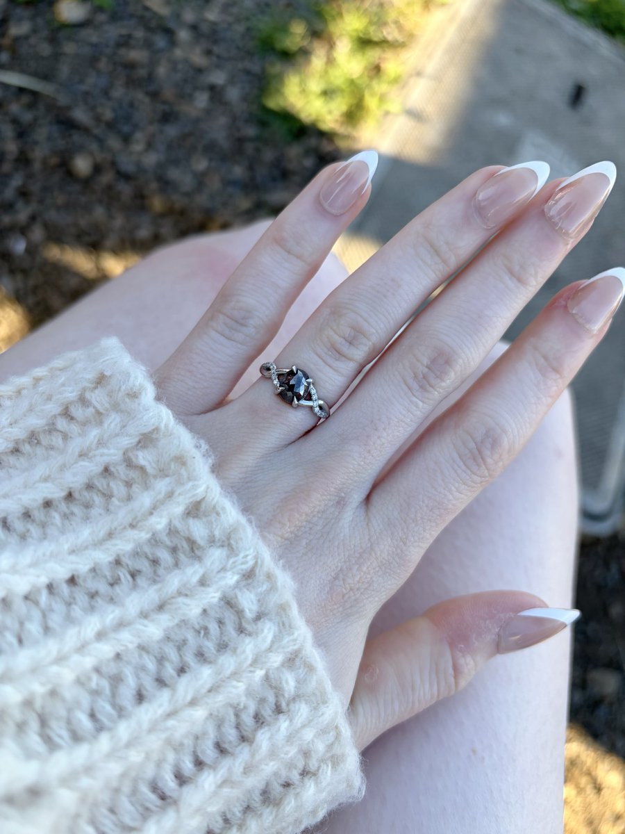 destinede4th's tweet photo. good morning I will no longer be a fiancée today https://t.co/IwTBglsWFp