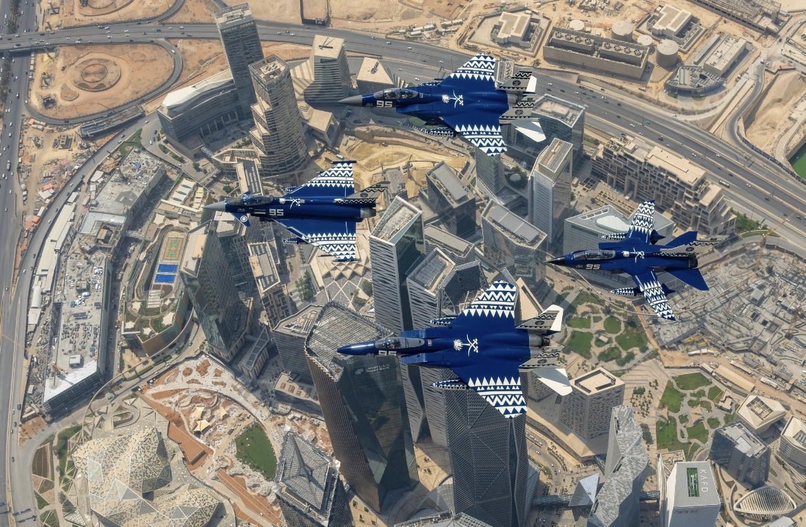AfaqAviation's tweet photo. عاجل 🔴🔴 

الخطوط السعودية وطيران الرياض يشاركون بالعروض الجوية لليوم الوطني الـ96 🇸🇦 

طيران الرياض 

طائرة B787-9 

الخطوط السعودية 

طائرة B787-9 والتي تحمل التسجيل HZ-ARF https://t.co/4sXMIqB6TD