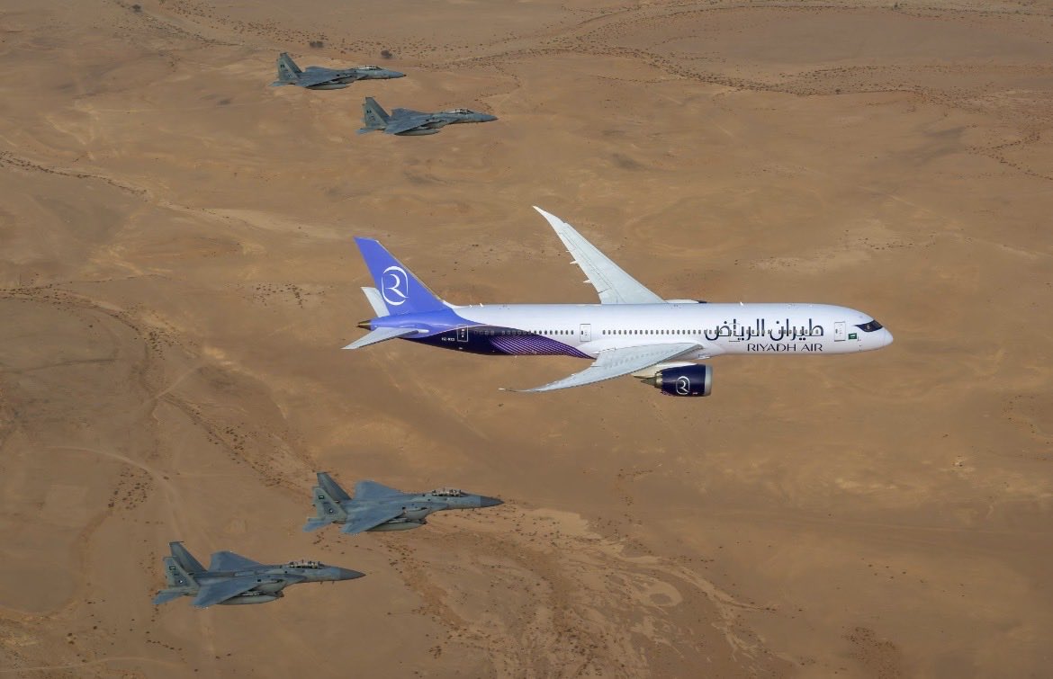AfaqAviation's tweet photo. عاجل 🔴🔴 

الخطوط السعودية وطيران الرياض يشاركون بالعروض الجوية لليوم الوطني الـ96 🇸🇦 

طيران الرياض 

طائرة B787-9 

الخطوط السعودية 

طائرة B787-9 والتي تحمل التسجيل HZ-ARF https://t.co/4sXMIqB6TD