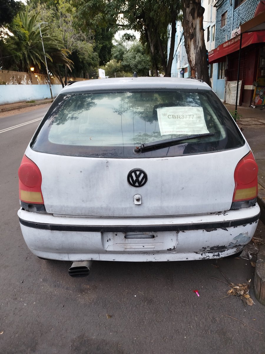 NoethMarina's tweet photo. A dónde aviso que está este coche estacionado desde hace tres semanas y no lo mueven para nada 
@Alcaldia_Coy https://t.co/P3peODLNPD