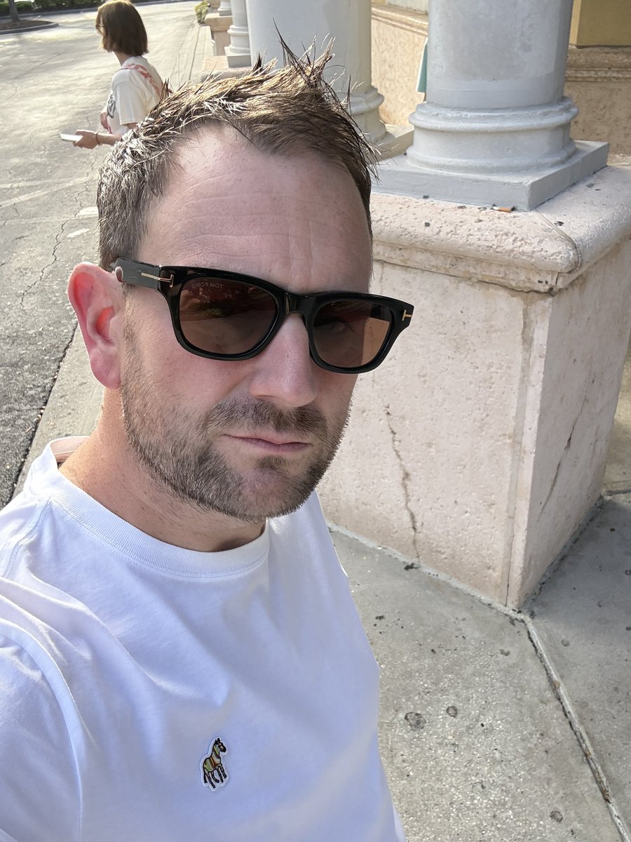 MLKeaney's tweet photo. First day of the holiday and breaking out the Tom Fords for the first time #Brooding https://t.co/NFEZLmGh2o