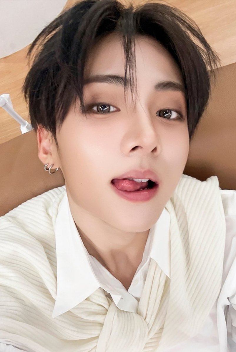 yoursxturns's tweet photo. Happy weekend~  💖✨️ https://t.co/38iRc0LNFE