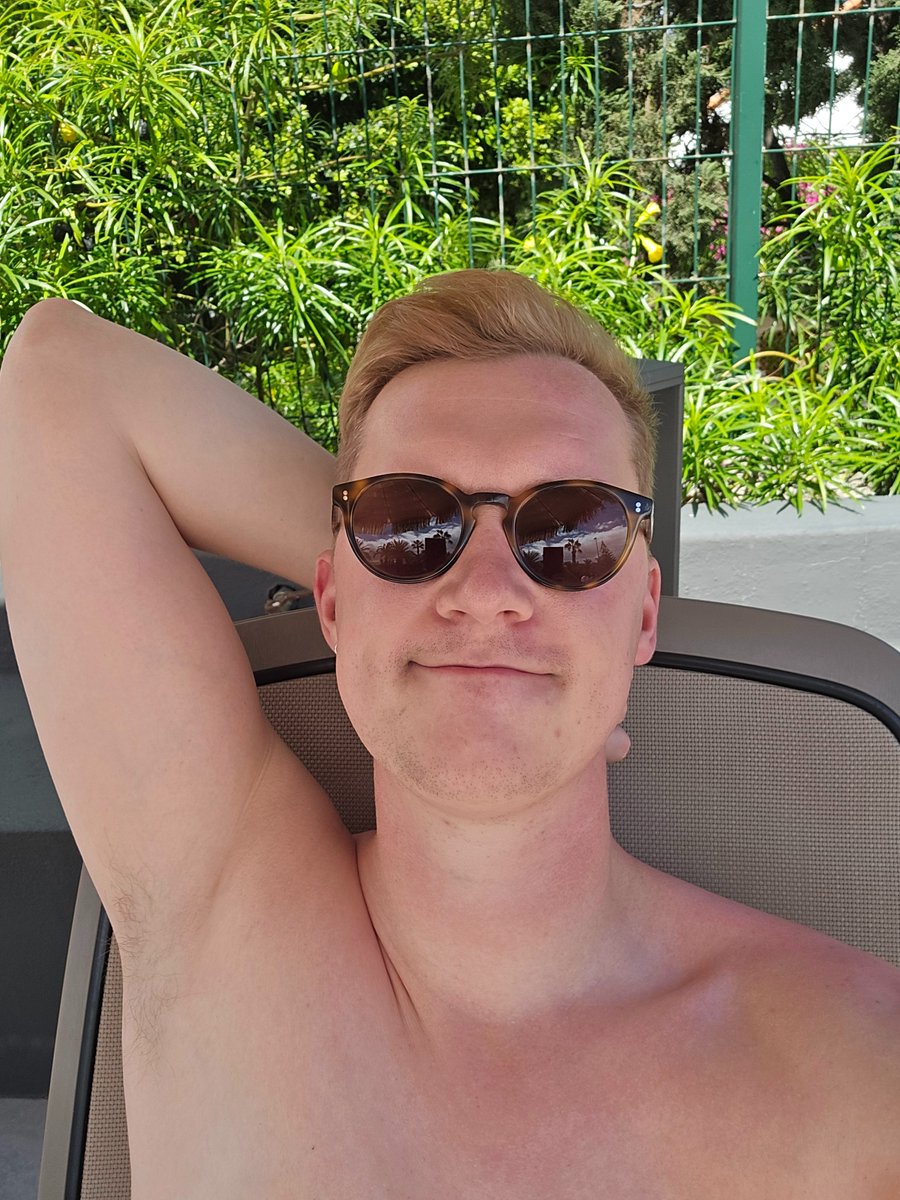 stuartspence91's tweet photo. The thought of leaving the sunshine is NOT THE ONE. Clinging on to my last few hours at the pool. https://t.co/hLyQiCgGmw