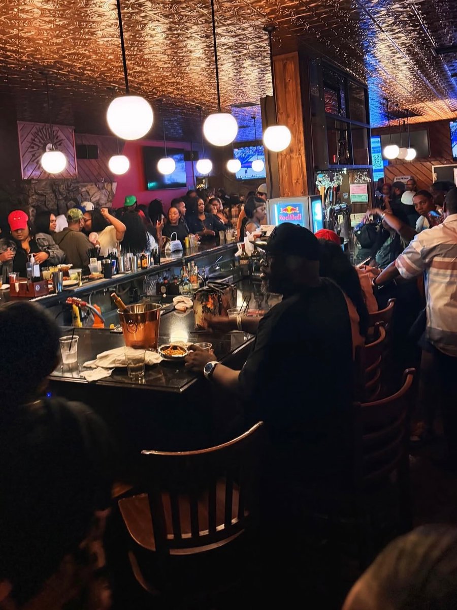 MelodyLAX's tweet photo. Real ones know where to be

No excuses. No sitting at home. 
Pull up to Melody Bar &amp; Grill 
in Westchester — craft cocktails, 
scratch-made food, live music, 
and a room that looks like this 
every night 

📍 9132 S. Sepulveda Blvd, Westchester, LA
🔗 https://t.co/BEr19BNAu5 https://t.co/UioSNvWgaT