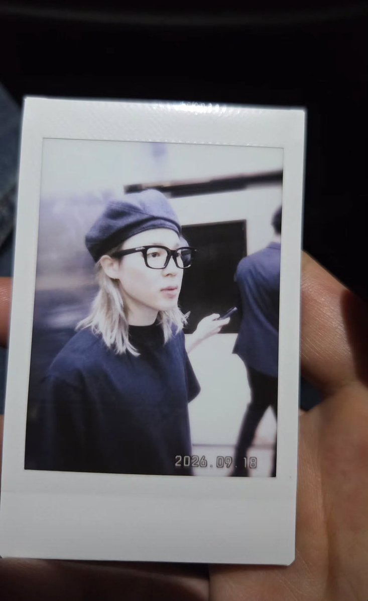 BTSJIMINPRK's tweet photo. 막내가 찍어준 사진☺️ https://t.co/GEtqhSiQkP