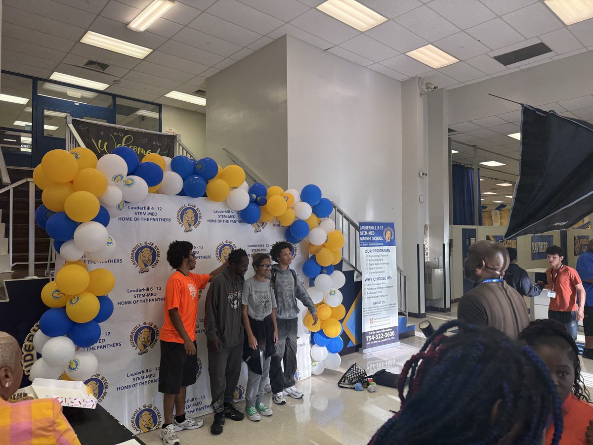 lauderhill6_12's tweet photo. 💙💛Celebrating Dads Take Your Child to School Day @lauderhill6_12! We appreciate fathers who invest in their child’s education!#BCPSDadsDay https://t.co/Yva5nNc7Ix