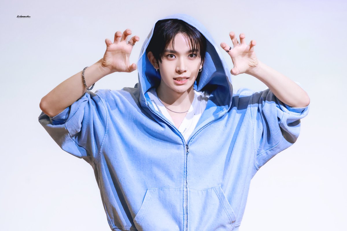 evanmore1015's tweet photo. 260918

#EVAN #희승 #에반 #HEESEUNG #ヒスン https://t.co/FtJX6SSmFq