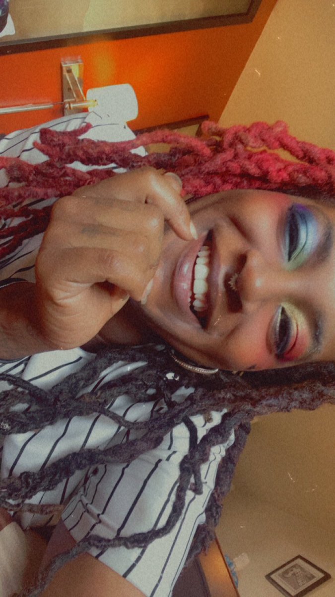 92sturdy's tweet photo. Like Pants im on FIRE and I have NO PLANS to retire 👑#nolimit #colorsplash #colorqueen #makeupinspo #fypage https://t.co/T468yMcePY