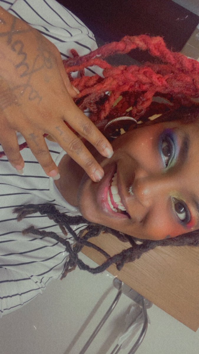 92sturdy's tweet photo. Like Pants im on FIRE and I have NO PLANS to retire 👑#nolimit #colorsplash #colorqueen #makeupinspo #fypage https://t.co/T468yMcePY