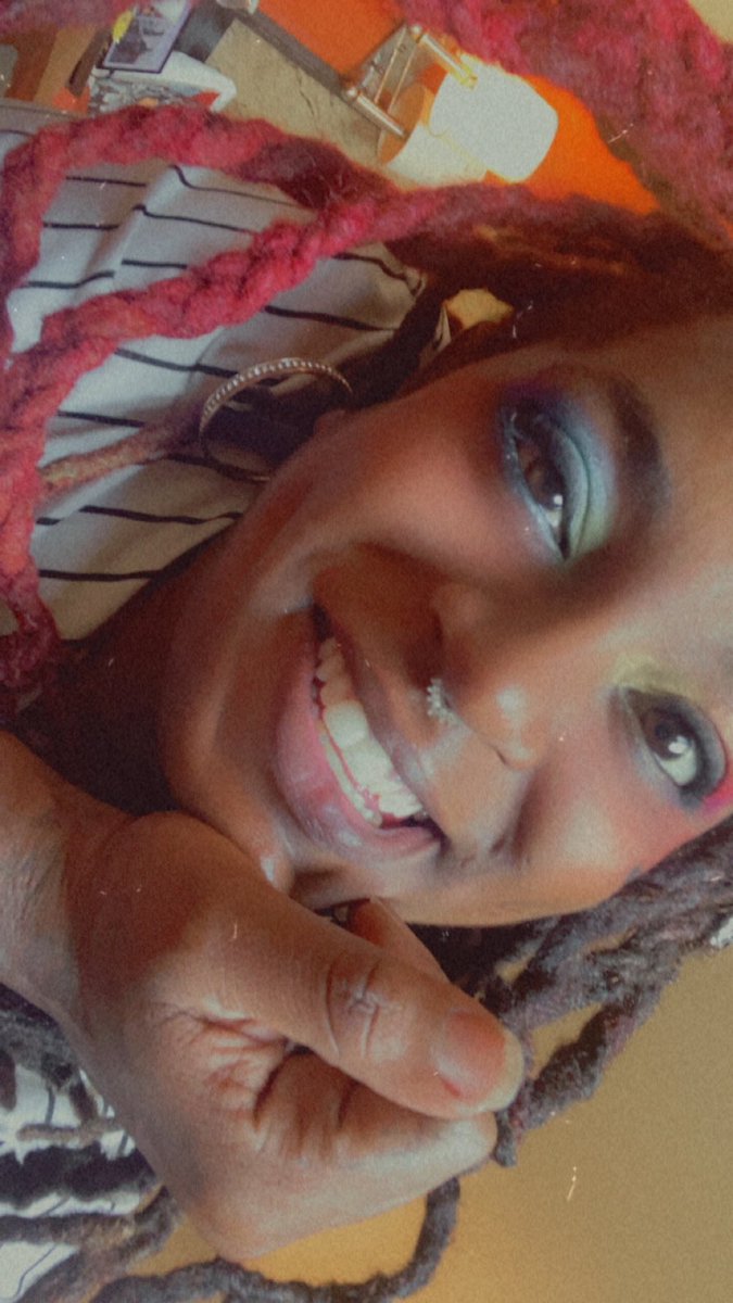 92sturdy's tweet photo. Like Pants im on FIRE and I have NO PLANS to retire 👑#nolimit #colorsplash #colorqueen #makeupinspo #fypage https://t.co/T468yMcePY