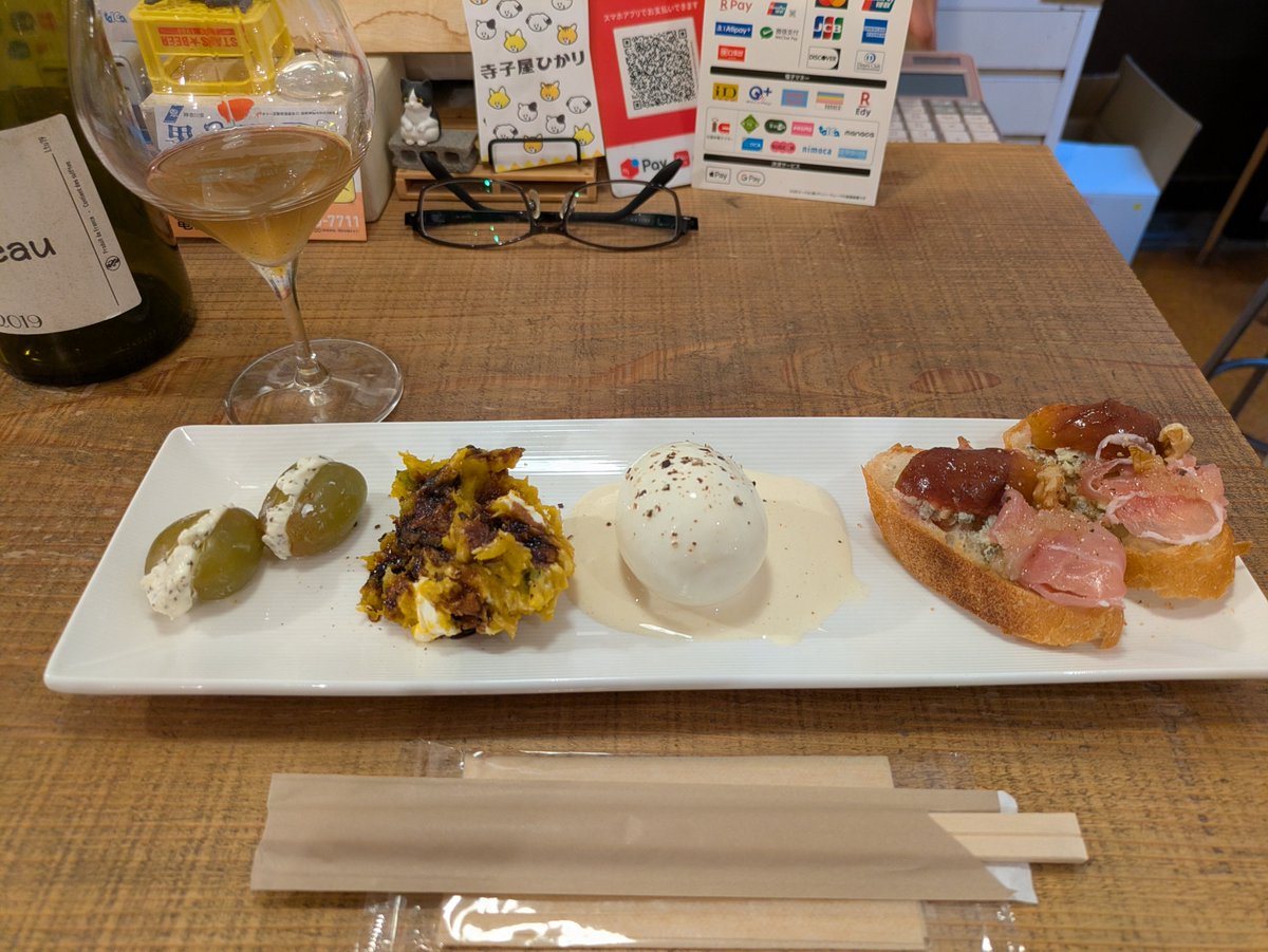 yuui_cx's tweet photo. 久しぶりの角打🍷 https://t.co/IKcFXTzYDC