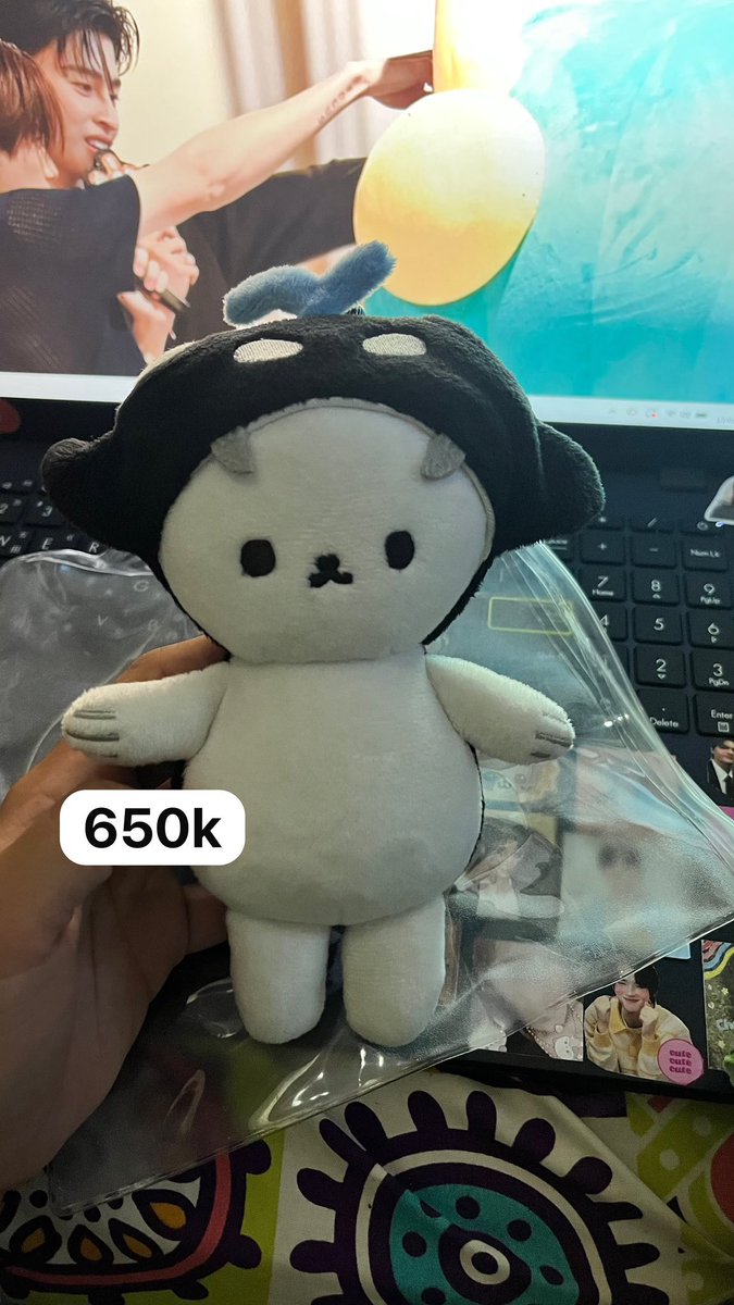 ppwneverend's tweet photo. @gemfourthnau take all 1.200k, official merch. https://t.co/pmMHMwgsJH
