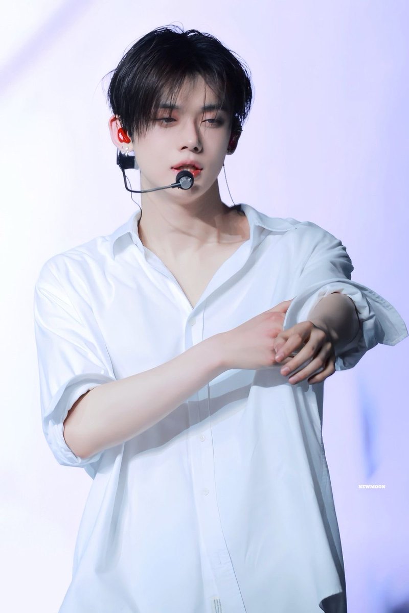 heal_inxz's tweet photo. 화이트연준은 진짜 뭘까 https://t.co/JzEIwSeCjW