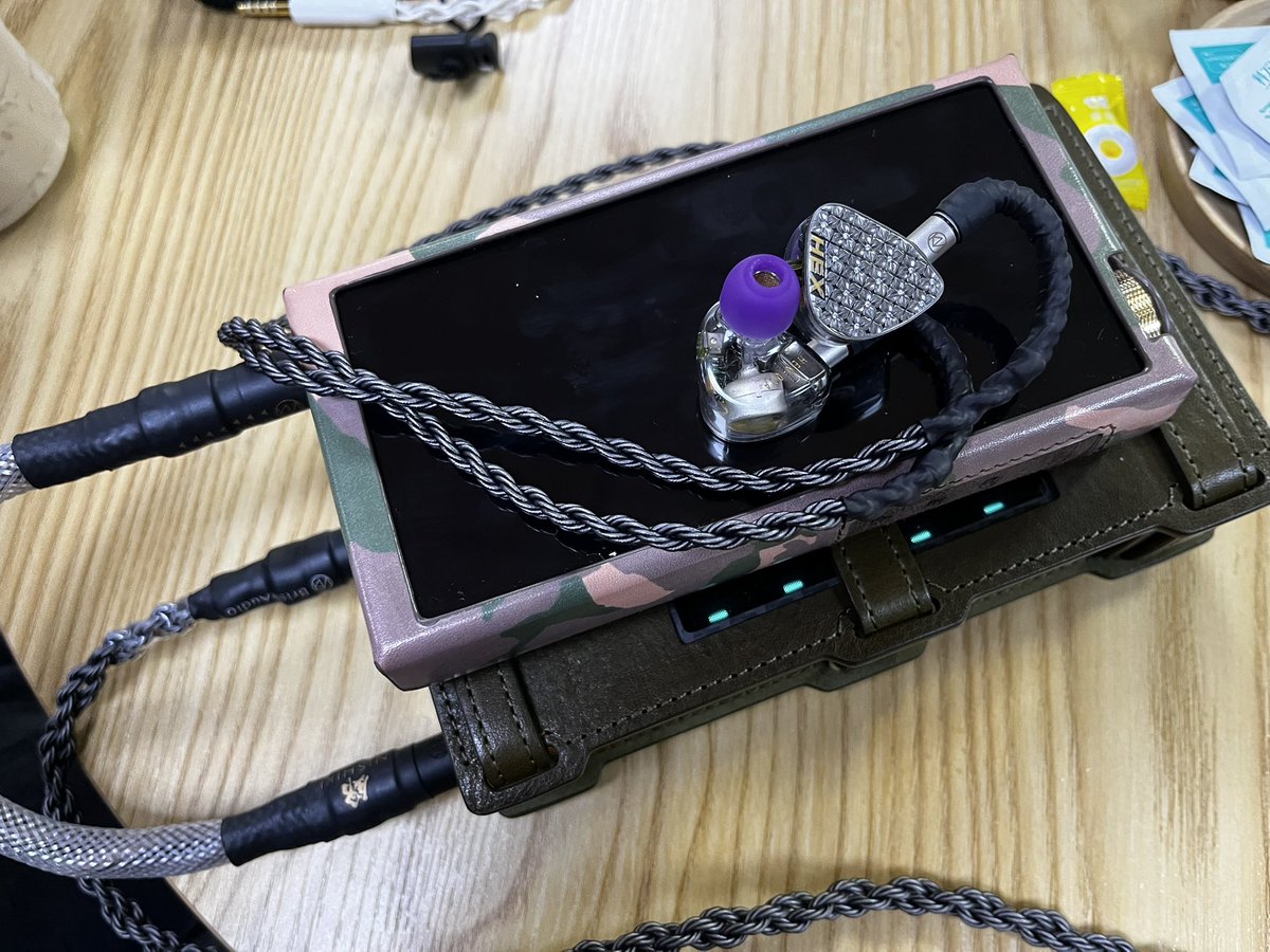 Nocomment_DOU's tweet photo. Immersive, vivid, and effortlessly dynamic, Lee’s flagship masterpiece after founding Mysticraft.

Mysticraft HEX
Brise Audio Shirogane Ultimate 16-wire
EvoAria Evo One Ti
Luxury &amp; Precision EA4 10th Anniversary Edition 
Brise Audio Nishiki https://t.co/dTO1hrTUo0