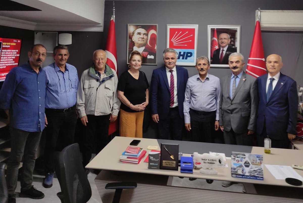 VatanPartisiYM's tweet photo. İlçe Başkanımız Savaş Oruç ve parti heyetimiz, 
yeni göreve başlayan Cumhuriyet Halk Partisi  Yenimahalle ilçe Başkanı Sayın Bekir Kangal ve yönetim kurulu üyelerine hayırlı olsun ziyaretinde bulundular. https://t.co/svn4aPsz3e