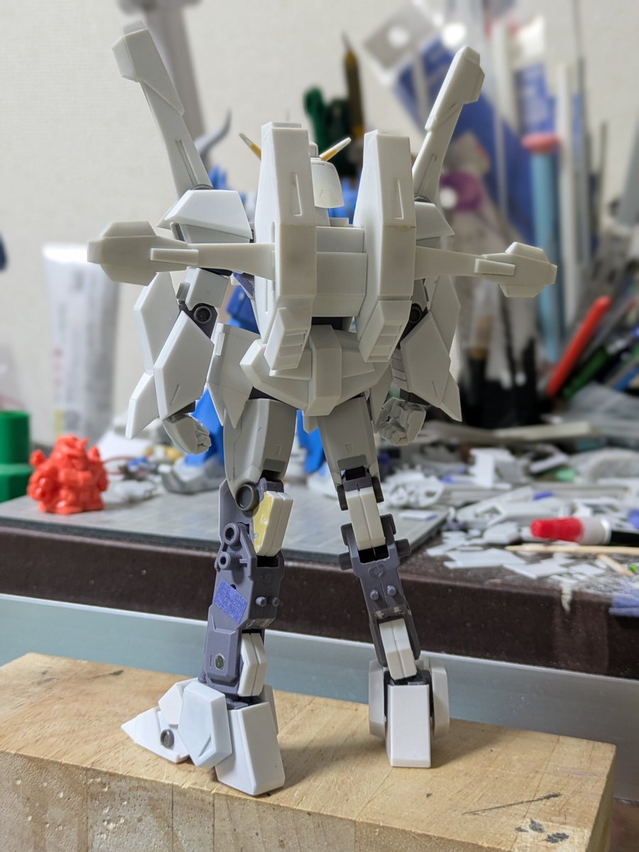 D_yashiro3's tweet photo. お疲れ様です🙇オリジナルゼータガンダム進捗…足首、アンクルアーマー作りました。プラ板で製作し上下可動できるようにしました。次回脚部スネ、フクラハギ部分です〜🙇
＃オリジナルゼータガンダム
＃プラモ狂四郎 https://t.co/NSxM95EGK9