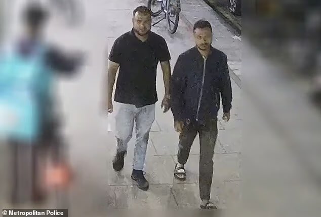 BastionMediaFR's tweet photo. 🔴🇬🇧 𝗙𝗟𝗔𝗦𝗛 𝗜𝗡𝗙𝗢 — La police britannique lance un appel à témoins pour retrouver deux hommes recherchés après le VIOL d’une jeune fille de 13 ANS dans un parc de Londres.

La jeune fille avait été abordée par les deux hommes avant d’être convaincue de les suivre. Elle a alors été VIOLÉE avant d’être retrouvée et secourue par un passant.

La police diffuse leurs images et promet une récompense pouvant atteindre 10 000 £ pour toute information permettant leur arrestation et leur condamnation.

(Sources : Metropolitan Police / Daily Mail)