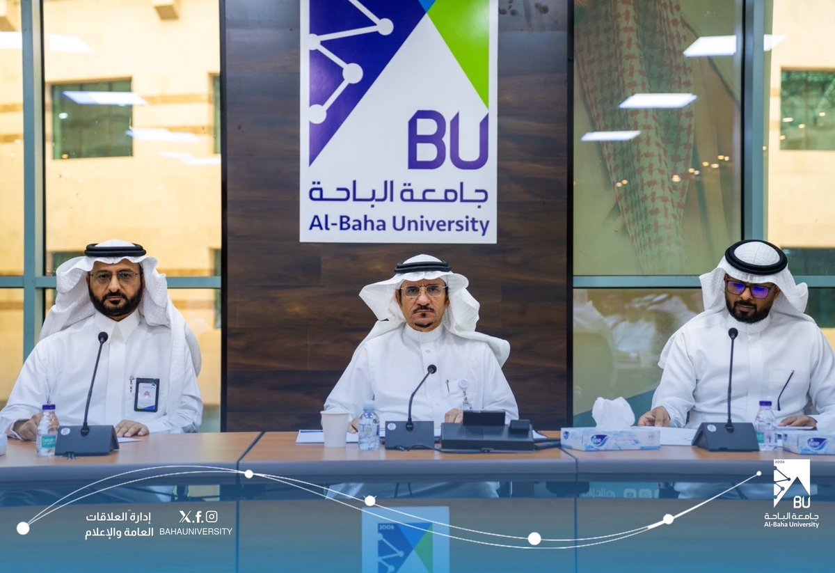 BahaUniversity's tweet photo. #تغطية | 📸 
برئاسة معالي رئيس الجامعة أ.د. عبدالله بن يحيى الحسين، عقدت اللجنة العليا للذكاء الاصطناعي بـ #جامعة_الباحة اجتماعها الدوري، لمتابعة سير خطتها التشغيلية، واستعراض ما تحقق من مستهدفاتها، واعتماد عدد من المبادرات والبرامج النوعية في مجالات الذكاء الاصطناعي.
واستعرضت اللجنة خلال الاجتماع عددًا من الموضوعات الرامية إلى تعزيز توظيف تقنيات الذكاء الاصطناعي في المجالات الأكاديمية والبحثية والإدارية، ودعم الابتكار وبناء القدرات، بما يعزز كفاءة الأداء ويرتقي بمخرجات الجامعة وأثرها في هذا المجال.
#عام_الذكاء_الاصطناعي