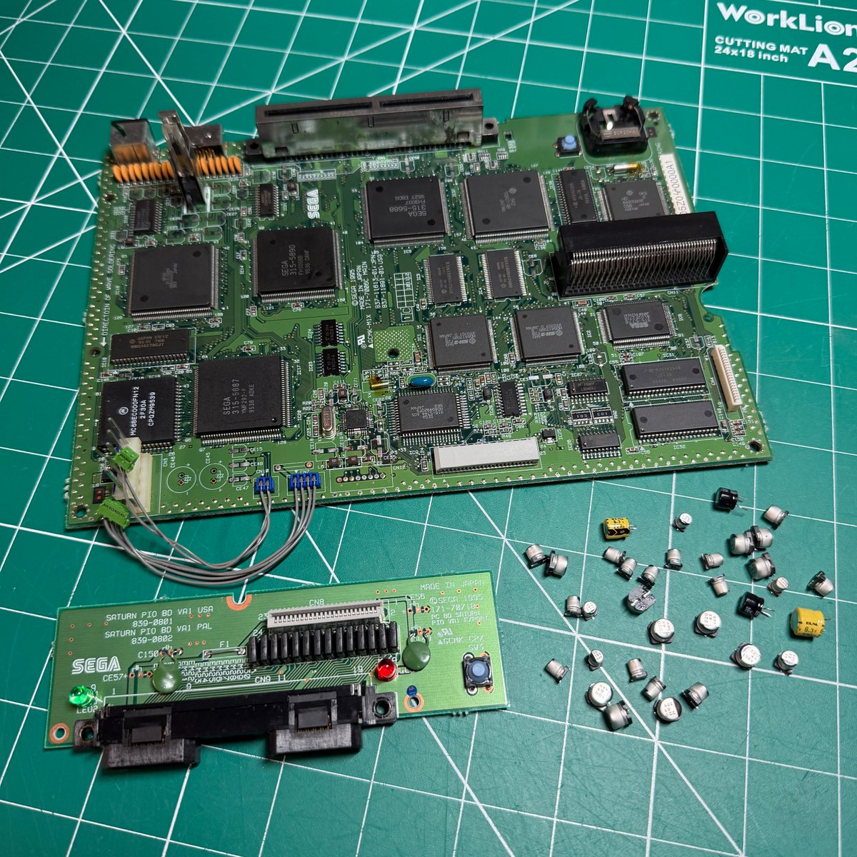 RetroJeff83's tweet photo. Order 10211 Complete!

Japanese Model 1 Sega Saturn came in for a FRAM Upgrade, Recap Service and Full Service Cleaning!

Check it out 👇
1/3 https://t.co/bfS58bU7z8