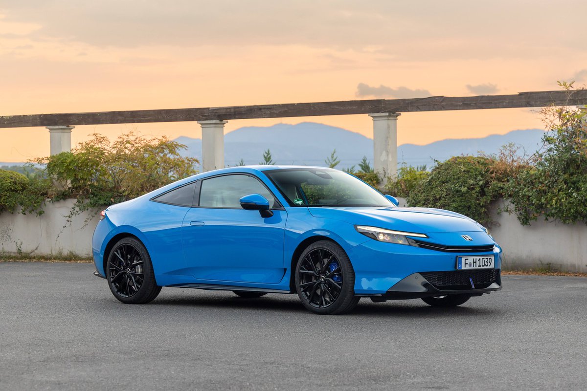 1988Katherine's tweet photo. The Honda Prelude has won the prestigious Best Coupe award at the 2025/2026 New Car World Championships. Blending style, driving excitement and hybrid technology, it features S+ Shift, Civic Type R hardware and a 200hp hybrid powertrain. https://t.co/p98sD4Qvbx