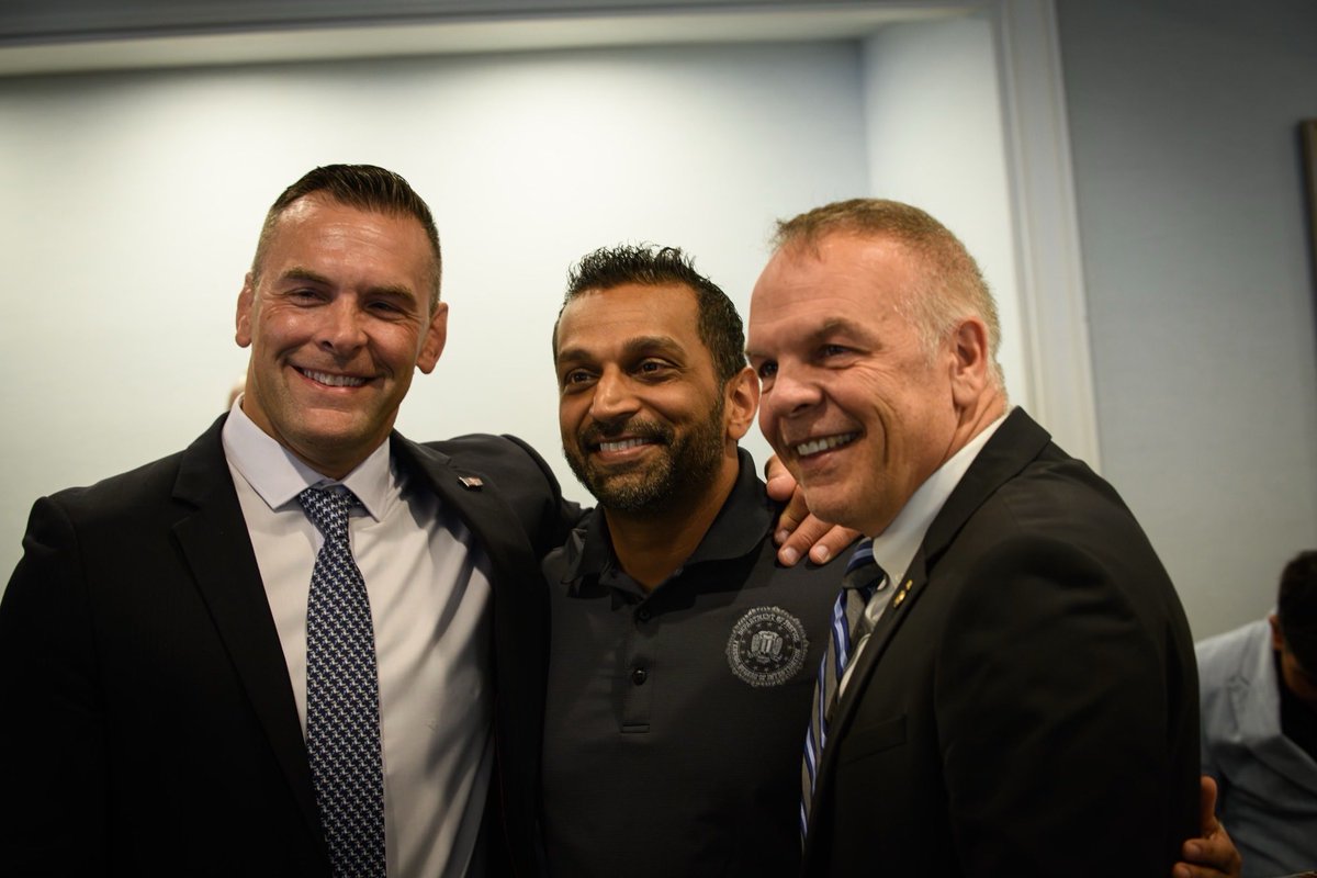 FBIDirectorKash's tweet photo. In the field back home on Long Island with a group of 500+ law enforcement officers - showing appreciation for their incredible work helping this @FBI and law enforcement all over the country deliver a historic 18 months of results for the American people. 

These are the men and women who brought the largest violent crime reduction in modern American history, a historic 20% drop in the murder rate, a 150% increase in fentanyl seizures in New York alone, and so much more. This is what happens right here when you back the Blue and give them support - and it’s here to stay.

Special thank you to Ed Hugh President of the Suffolk County Asian Jade Society, Louis Civello President of the Suffolk County Police Benevolent Association, and the Suffolk County PD for hosting me - special to be home.