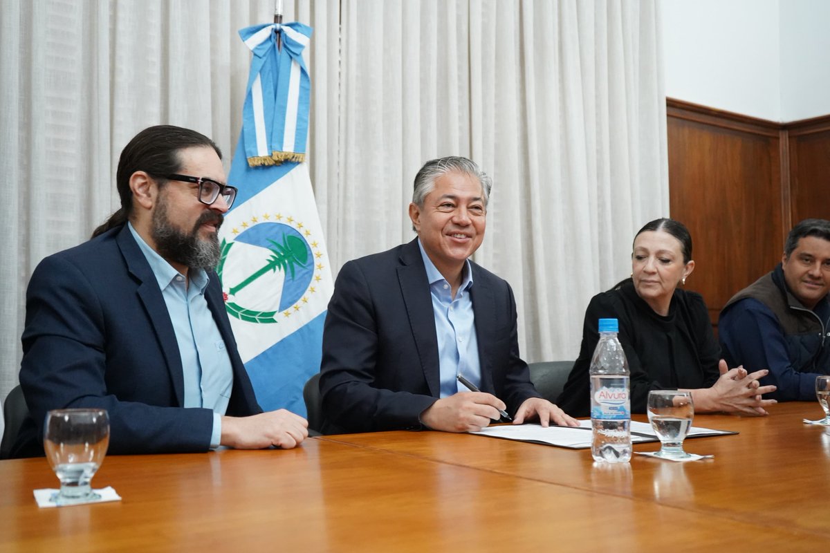 Rolo_Figueroa's tweet photo. SALUD Y EDUCACIÓN SON DOS PILARES DE NUESTRA GESTIÓN 

Seguimos ampliando las oportunidades para estudiar y crecer en toda la provincia. La nueva Tecnicatura Superior en Agente Sanitario y Promoción Comunitaria de la Salud llegará a Neuquén Capital, Chos Malal, Zapala y San Martín de los Andes, fortaleciendo la formación y el sistema de salud en cada territorio.

Es educación vinculada al trabajo y a las necesidades de nuestras comunidades, donde para nosotros los agentes sanitarios son fundamentales. Ordenar para redistribuir también es generar oportunidades, llevando formación superior a distintos puntos de Neuquén para que nuestros vecinos tengan la mejor atención.