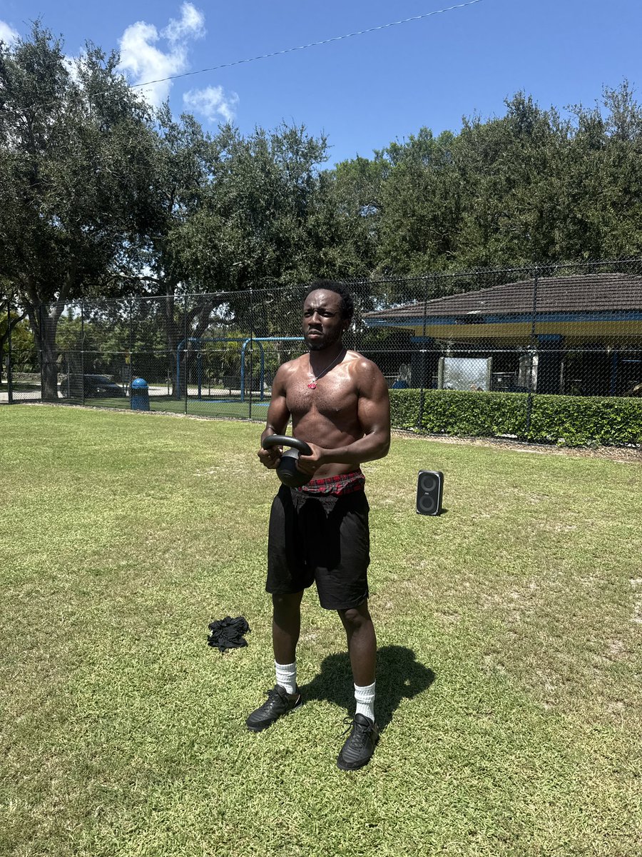 evdiorr's tweet photo. 60 days locked in. 30 pounds down https://t.co/q9cZW9koHl