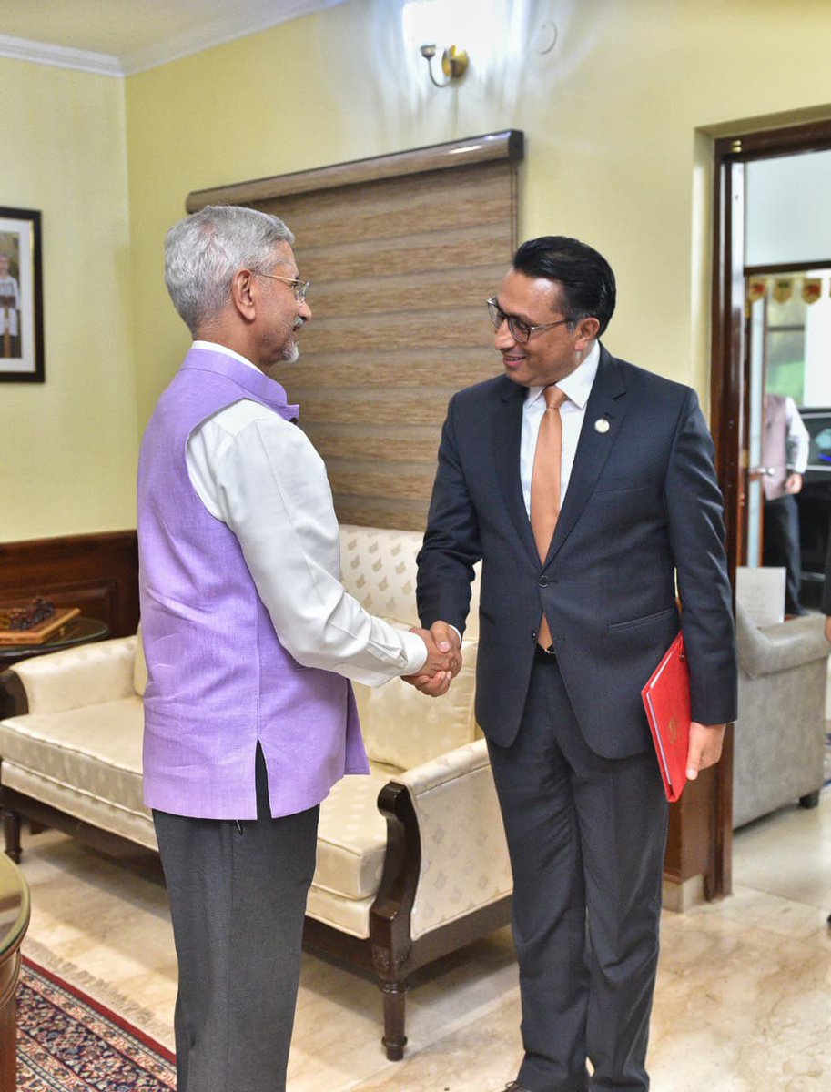 DrSJaishankar's tweet photo. Glad to meet Finance Minister @SwarnimWagle of Nepal today in Delhi.

Offered my deep condolences on the destruction of lives and property in the recent flash floods.

Discussed ways to strengthen our overall cooperation, especially in economic, energy and connectivity domains.

#NeighbourhoodFirst

🇮🇳🇳🇵