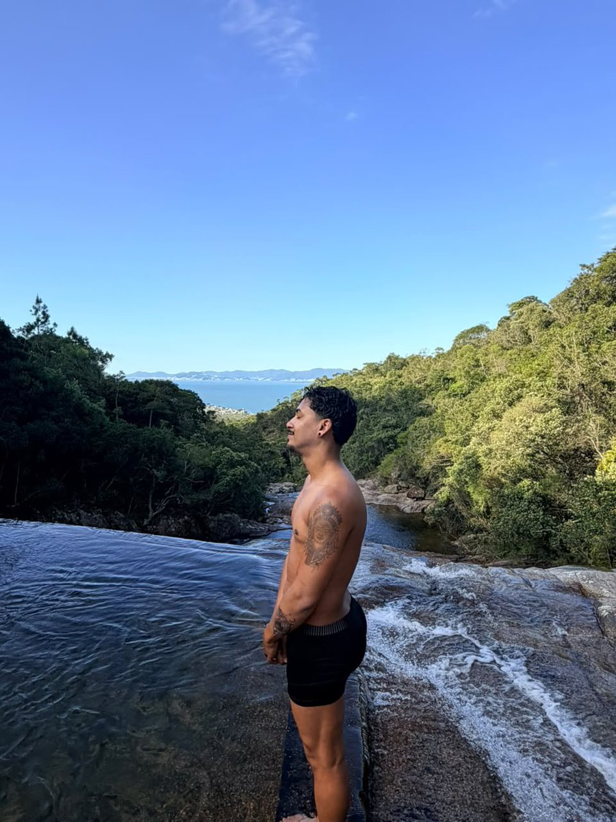 Gbcrux1's tweet photo. Tô amando essa cachoeira, pertinho de casa https://t.co/OwWuFgwgBf