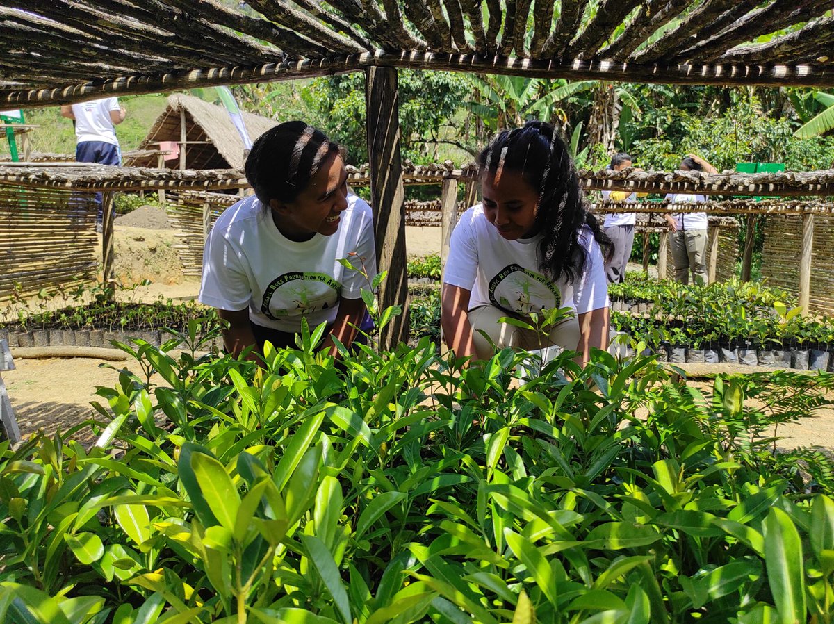 ForceForGood's tweet photo. This village in Madagascar is planting a forest corridor to support native wildlife, and Seacology is funding a free health clinic for women and kids. For every Epoch product purchased, $0.25 goes to the Nu Skin Force for Good Foundation to support organizations like Seacology. https://t.co/pGBdZ7TXJi