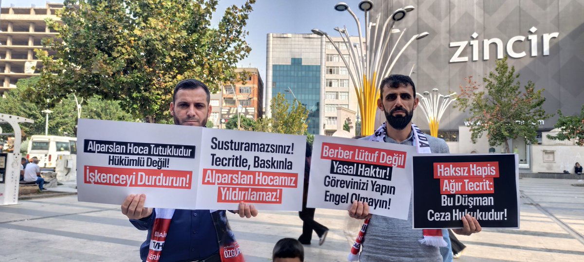 fhbtmn's tweet photo. Haksız hapis ağır tecrit:
Bu düşman Ceza hukukudur.
Dumlu Hapishane mi,
İşkence evi mi?
Keyfi muameleye son verin!
#YargıEliyleZulüm
Dumlu1Nolu IşkenceEvi
AlparslanHocaya Ozgürlük https://t.co/6wfkA8rvr8