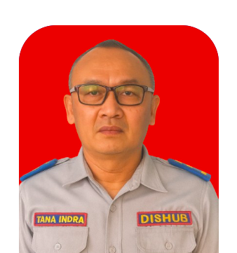 SistersInDanger's tweet photo. TANA INDRA PERMANA (54/55 tahun)
Sekretaris Dinas Perhubungan Kab. Sukabumi, Jabar

- Pelaku kekerasan seksual dengan menyalahgunakan jabatan
- Korban: 3 orang siswi SMK yang sedang PKL di Dishub
- Modus: 3 korban diajak (dipaksa?) karaoke di ruang kerjanya, diduduki & diraba, dapat ucapan tidak senonoh
- Laporan polisi masuk 13 September 2026 dari pihak sekolah
- Pelaku dijemput & diperiksa polisi tgl 15 September 2026
- Ditetapkan tersangka tgl 16 September 2026, langsung ditahan di Mapolres Sukabumi
- Pemkab Sukabumi akan proses pemberhentian sementara status ASN pelaku
- Pelaku sempat disebut kandidat kuat Kepala Dishub
- Saat ini korban dapat pendampingan psikologis dari DP3A Kab. Sukabumi

Segera sidang & penjarakan pelaku! 🤬