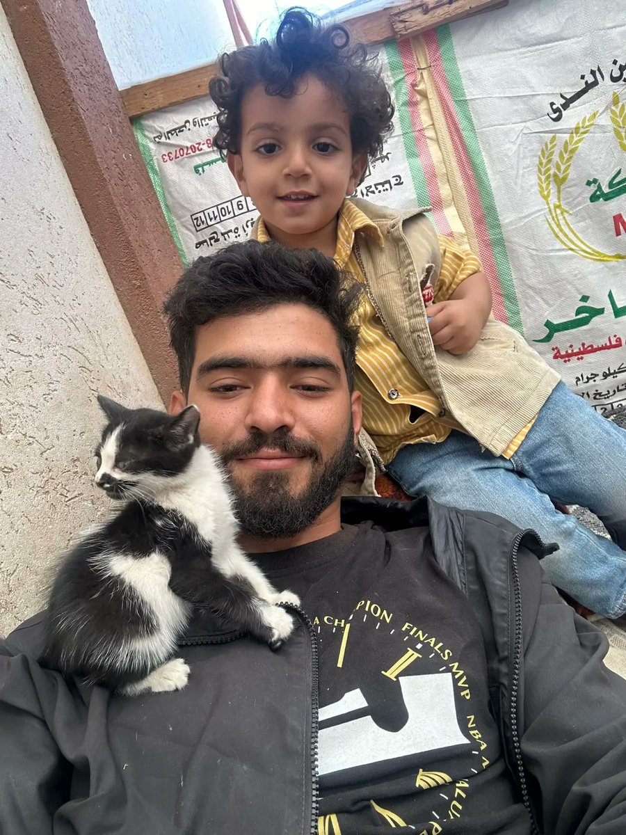 leahrobertseeew's tweet photo. Please don’t forget us in Gaza. Like, comment, and follow to show your support. We love you all. https://t.co/KV5KGfEzPY