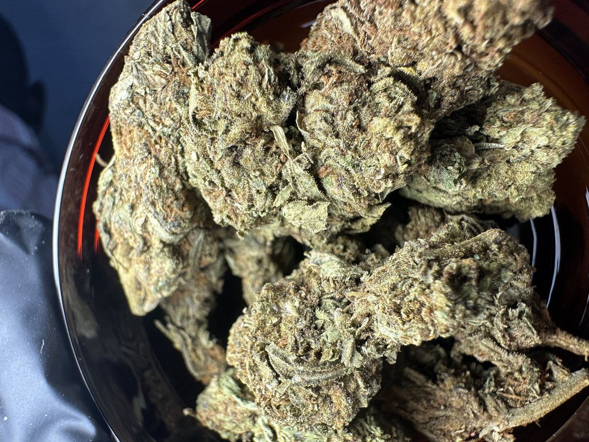 420culture_0's tweet photo. Only my WhatsApp people can tell which one is Scottish here 💯😁🟢 https://t.co/tYef6N2qAT
