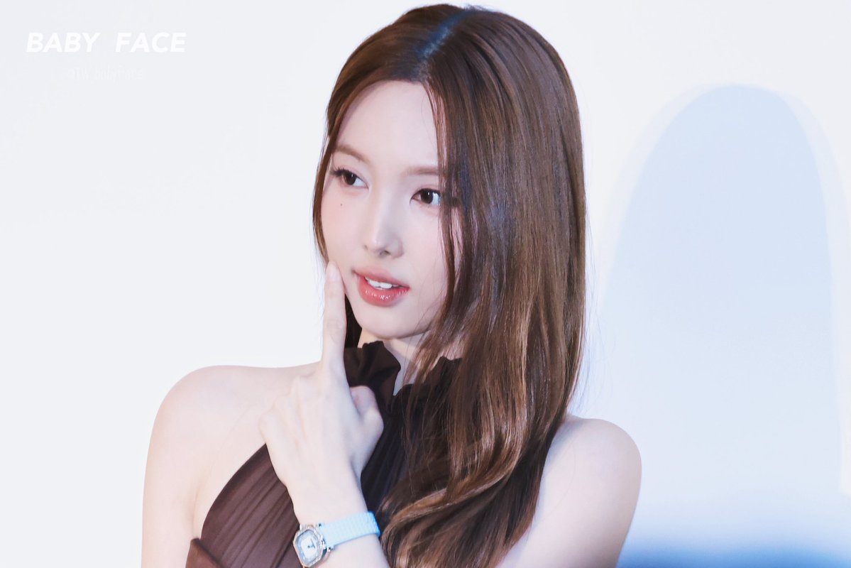 TW_babyface's tweet photo. 260918
#나연 #NAYEON
#트와이스 #TWICE https://t.co/n7wzgEwhBV