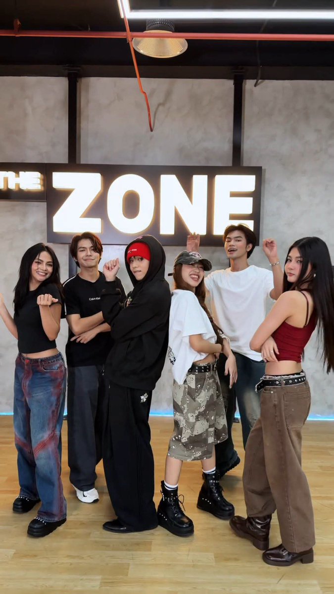 HORI7ONnation's tweet photo. Nasa 1z ang Boys Singn Na Ba ito 😭

#HORI7ON https://t.co/TfCPXK3uUz