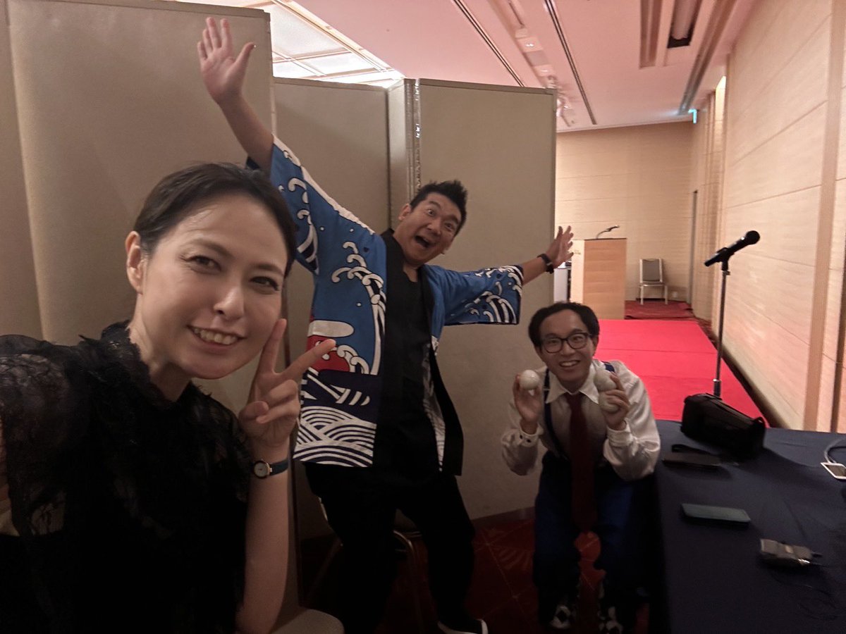 bbqsatou's tweet photo. 今日は、ホテルオークラでマジシャンの南海子さん、山Pさんと3人でショーしてきました😊✨
ポーランドから来てる子供もいてびっくり！帰りは東京タワー見てテンション上がりました！明日は龍ヶ崎の菓子工房nayaさんでショーとバルーンやります！11時〜と13時〜。是非遊びに来て下さい😊✨ https://t.co/T36QDRNnfJ