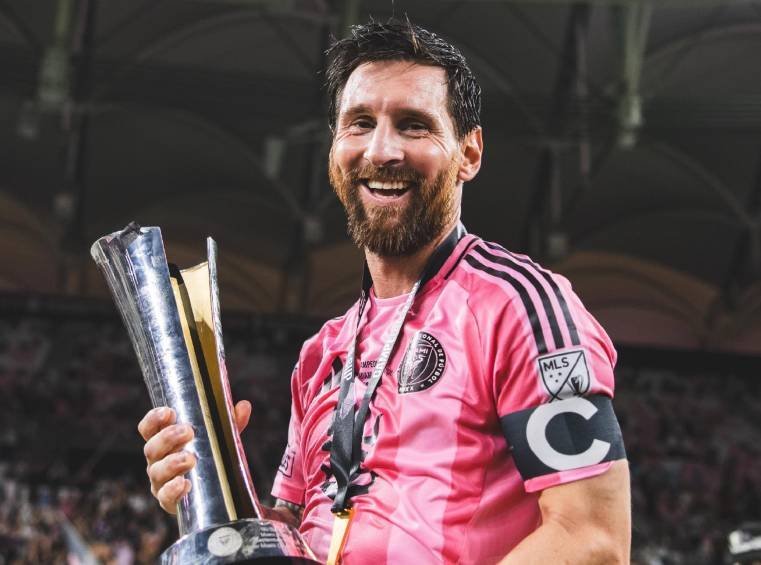 sagfutbol's tweet photo. ❌⚠️ En la app 📷 están dandole palo a Messi y al Inter Miami 

🩷 Si tan solo entendieran que fue Messi quien dió visibilidad al proyecto, dió confianza, aumentó significativamente las victorias del equipo desde su llegada...

"Es un club jóven, sin Messi tranquilamente hubiesen ganado algo algún día" cuando el club desde su fundación daba más pena que gloria (los que lo siguieron desde el comienzo entenderán)