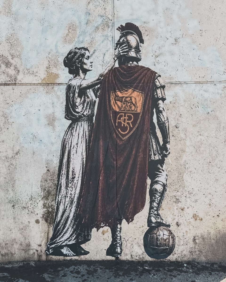 SI_FootballClub's tweet photo. Italian artist DRUGI is bringing his love for Roma to the streets. https://t.co/GZK1Awh55F