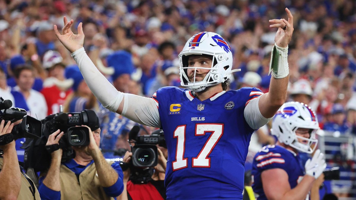 BeerlyFootball's tweet photo. Is Josh Allen the best QB in the NFL 😳 https://t.co/PJsDteNaMF