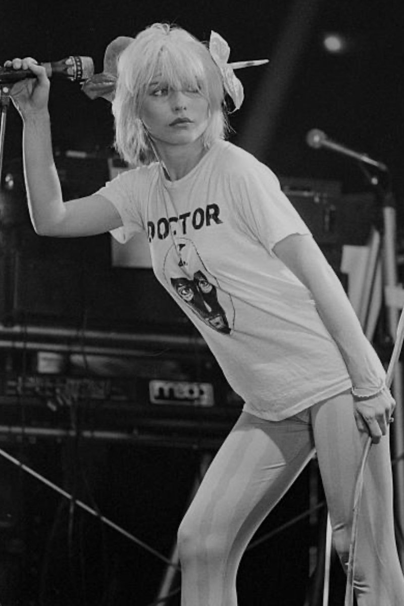 Picturethis74's tweet photo. Le Pavillion De Paris 🇫🇷 January (1980) 📸 Bertrand Laforet 

“Being a previous meat packing plant plus the fact that it was the middle of January, the entire floor was solid ice. Evidently the facility was also used as an ice skating venue in the winter! Anyway, all the promoters did was put down sheets of plywood on the ice and every one of us froze our tails off. I'm pretty sure the band didn't stick around to do an encore after that show!" ~ Pat Maloney (gig goer)