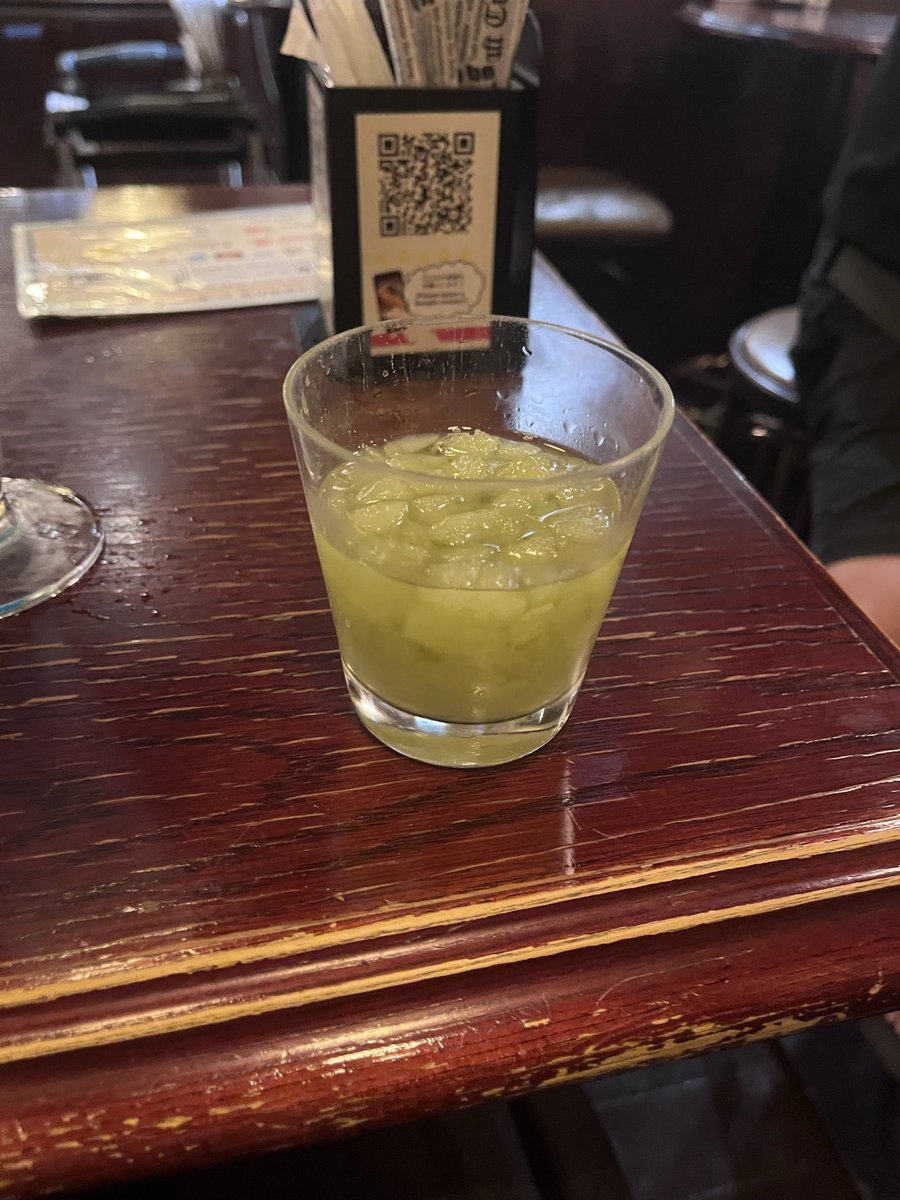 kusamurd's tweet photo. HUBで68%のカクテル飲み始めて"始まった" https://t.co/UgfN4vT3j7