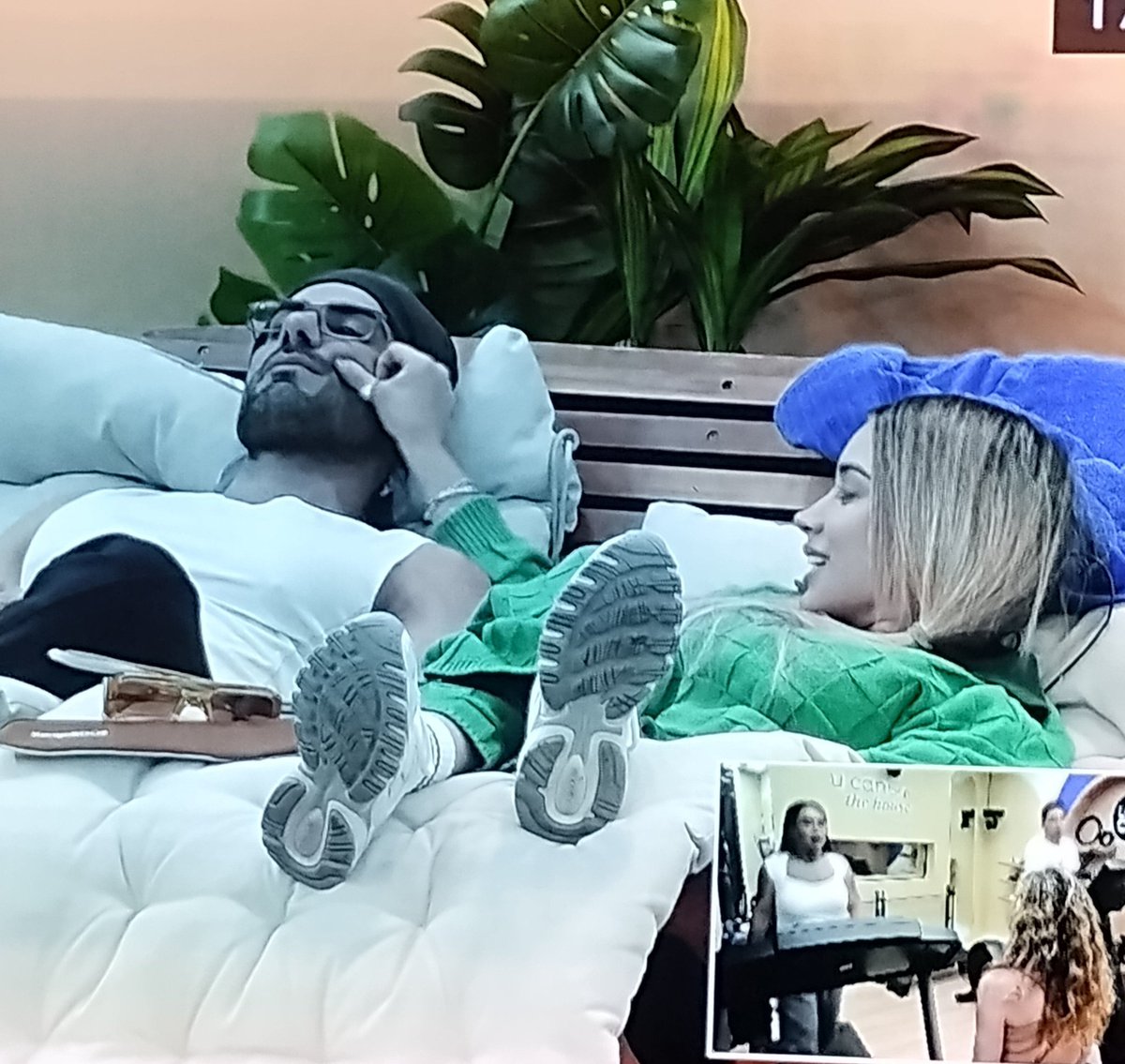 xL0v3_2's tweet photo. @leportadeA2 @DeyanaraBrianda Calienta huevos le dicen https://t.co/kNoMr9g5aK